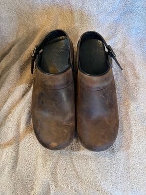 Women's Leather Clog Dansko in Distressed Brown